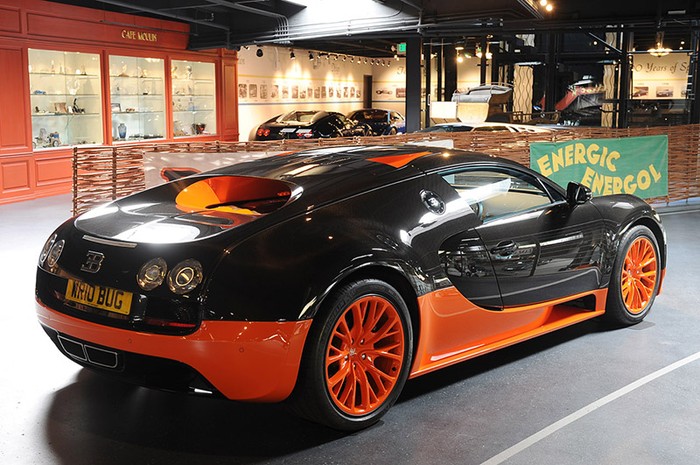 Người anh em mới nhất của siêu phẩm Bugatti Type 57SC Atlantic 1936 là chiếc Bugatti Veyron 16.4 Super Sport World Record Edition 2011.